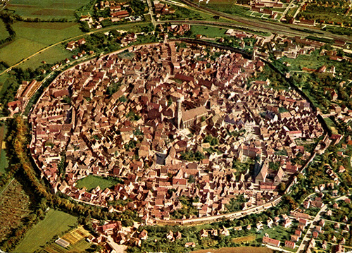 Nordlingen, una ciudad dentro de un cráter