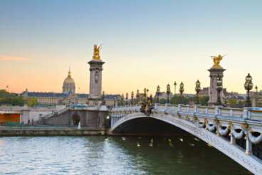 El puente Alejandro III y su curiosa historia