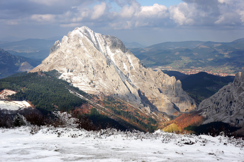La bella Durango y el Parque Natural de Urkiola en Vizcaya