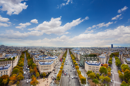 Un paseo por los Campos Elíseos de París