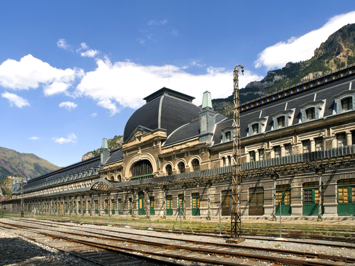 La bella Estación Internacional de Canfranc en Huesca