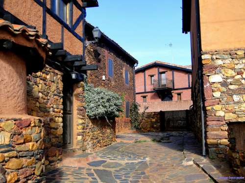 Pueblos amarillos, rojos y negros: una espectacular ruta en Segovia