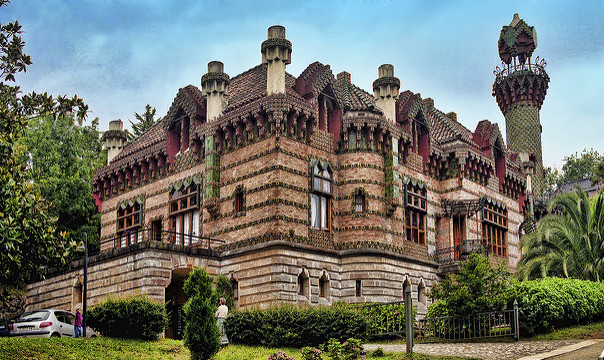 4 obras de Antoni Gaudí fuera de la ciudad de Barcelona