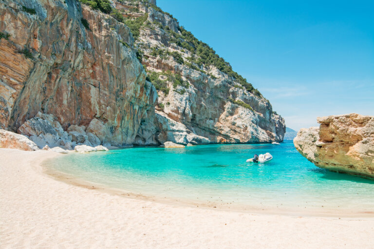 Te llevamos a las mejores playas de Cerdeña
