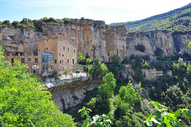 Nos acercamos hasta el monasterio de San Miguel de Fay
