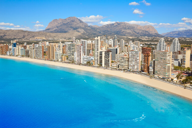 Descubre las 7 zonas con más fiesta de España