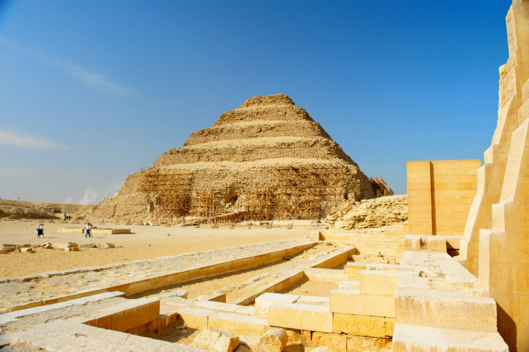 Guía para visitar la pirámide escalonada de Zoser
