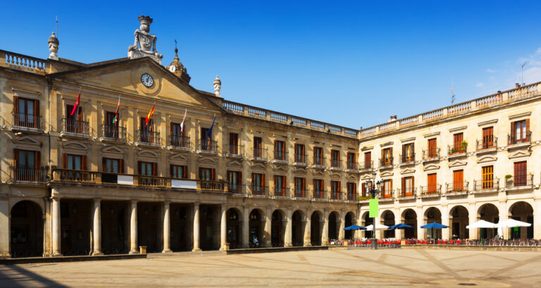 Plaza de España de Vitoria: descubre el corazón de la ciudad