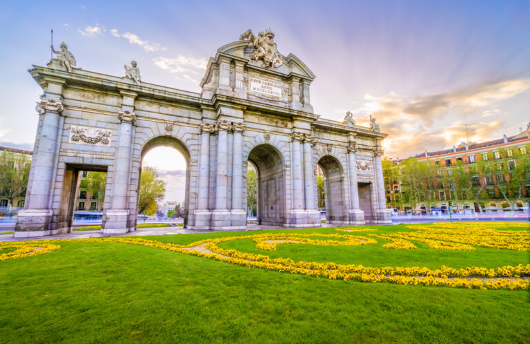 Arcos y puertas monumentales que te harán viajar en el tiempo