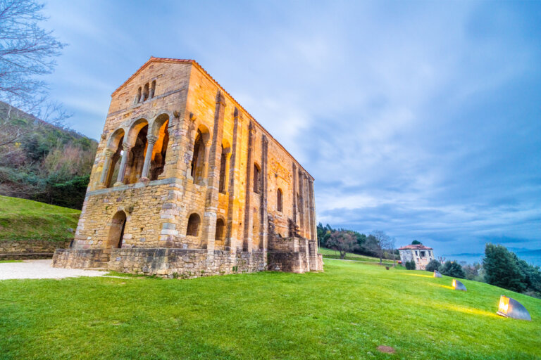 Qué saber antes de visitar Santa María del Naranco en Oviedo