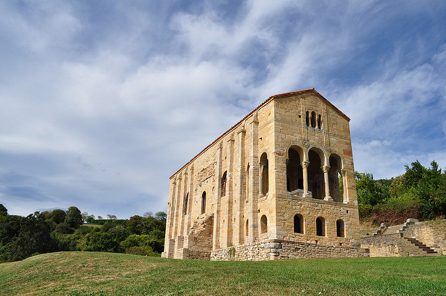 Cómo llegar a Santa María del Naranco en Oviedo