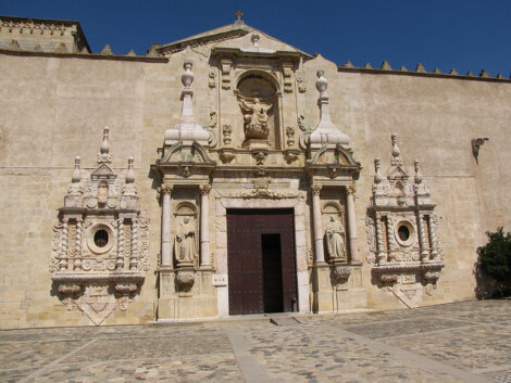 Fachada del monasterio de Poblet