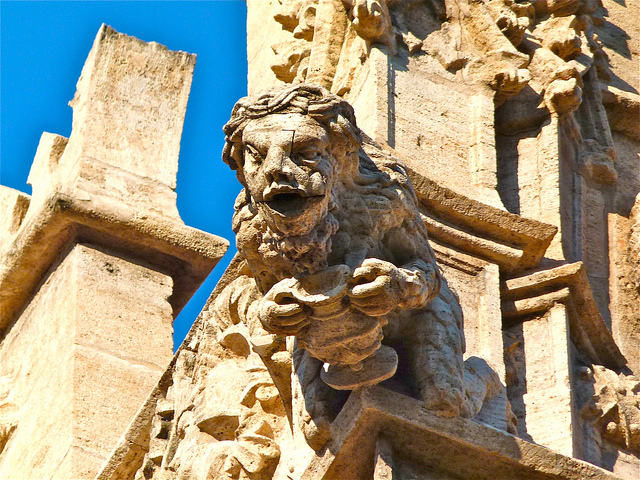 Las gárgolas de la Lonja de Valencia (y otras curiosidades)