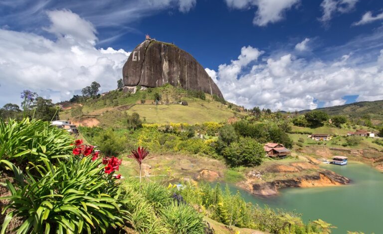 Ascendemos al Peñol de Guatapé en Colombia