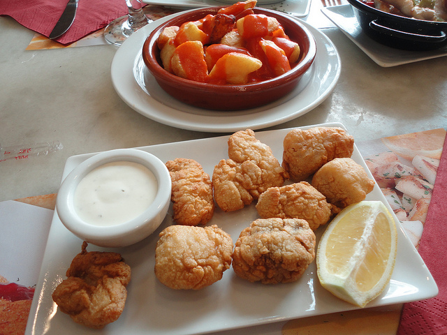 Te llevamos a 5 zonas de tapeo en Madrid