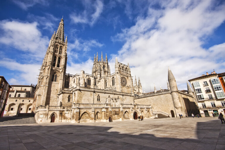 Descubre todo lo que necesitas saber de la catedral de Burgos