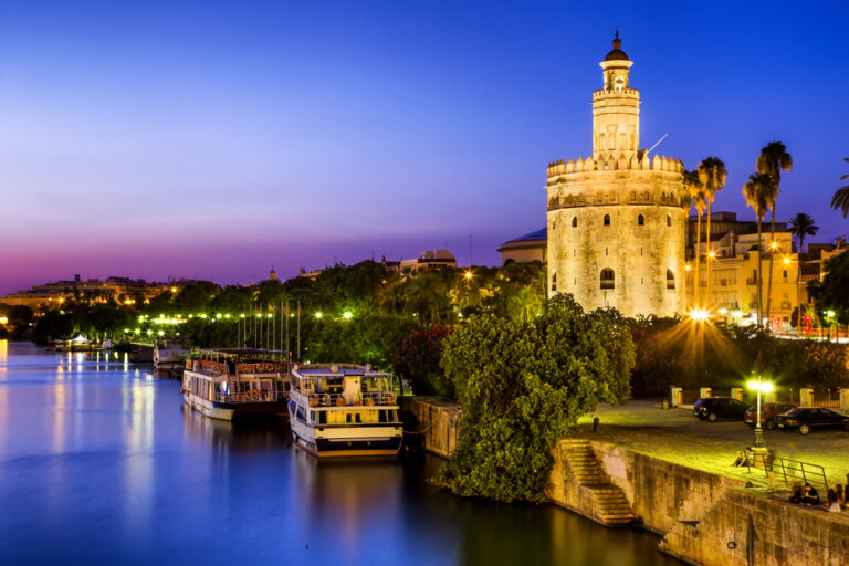 Es hora de realizar un recorrido nocturno por Sevilla