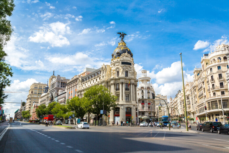 El edificio Metrópolis, la cúpula más fotografiada de Madrid