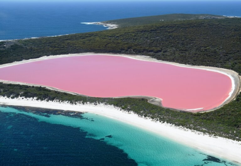 Descubre los 7 lagos más extraños del mundo