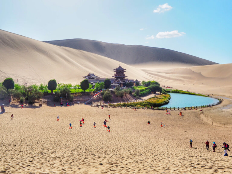 El lago Yueyaquan, una explosión de vida en pleno desierto del Gobi