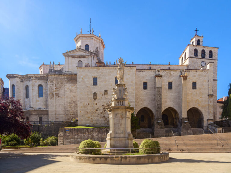 Conoce la catedral de Santander y sus restos arqueológicos