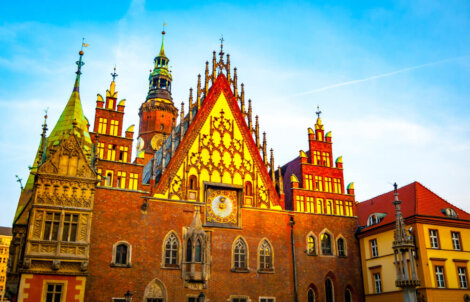 Fachada del ayuntamiento en la Rynek de Wroclaw