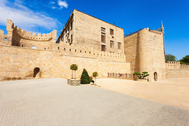 Visitamos la ciudad amurallada de Bakú