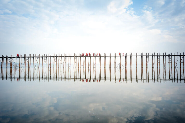 Cruzamos el puente de U Bein en Amarapura, Myanmar