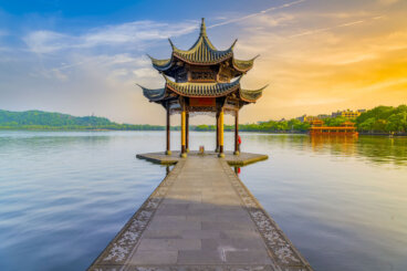 Viaja en barco por el Lago del Oeste en Hangzhou