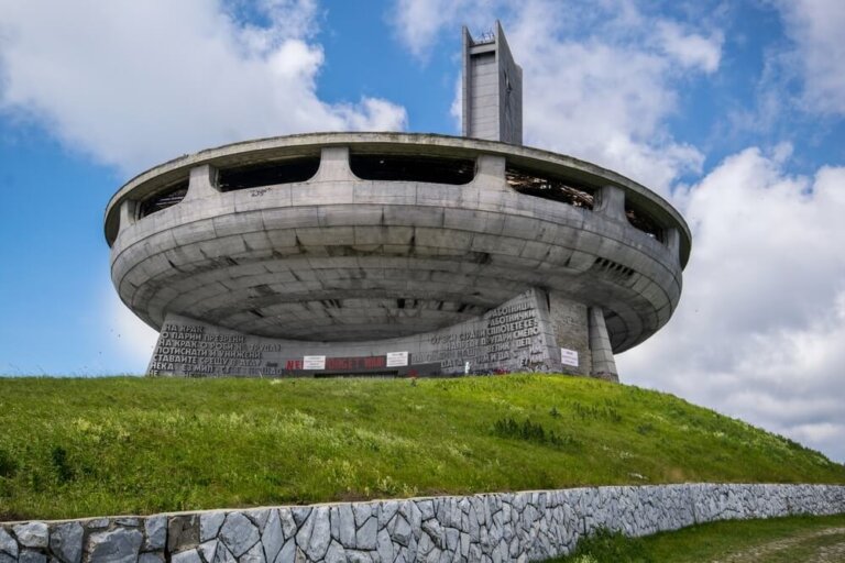 Monumento de Buzludzha, una visita inusual en los Balcanes