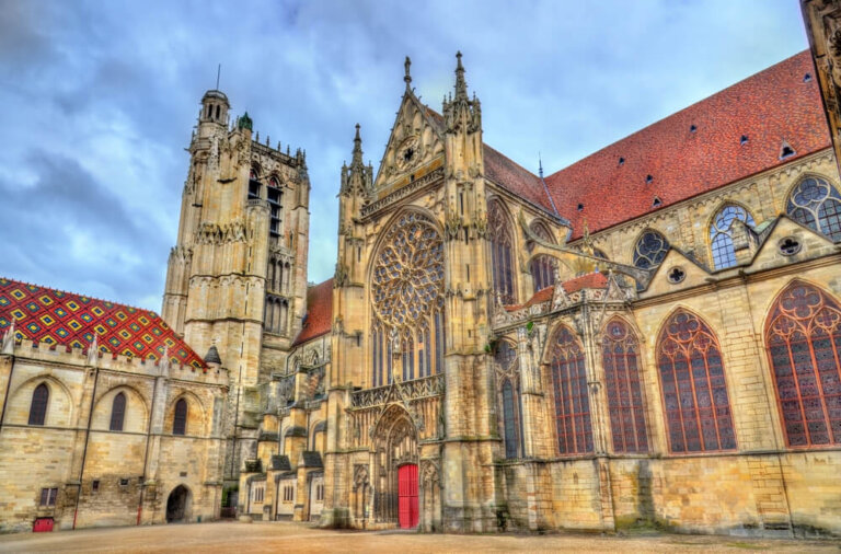 Descubre los tesoros culturales de Sens