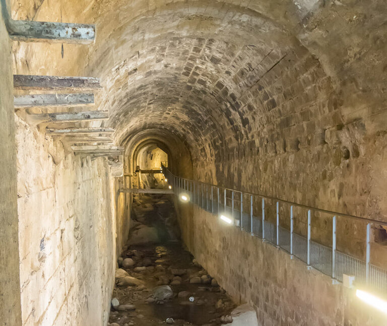 Un paseo por la bóveda del río Cerezuelo de Cazorla