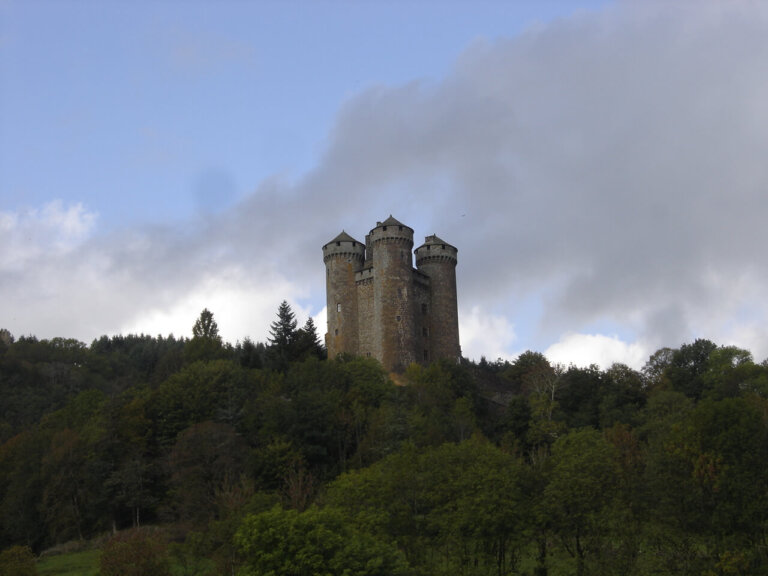 Castillo de Anjony: reflejo majestuoso de siglos pasados