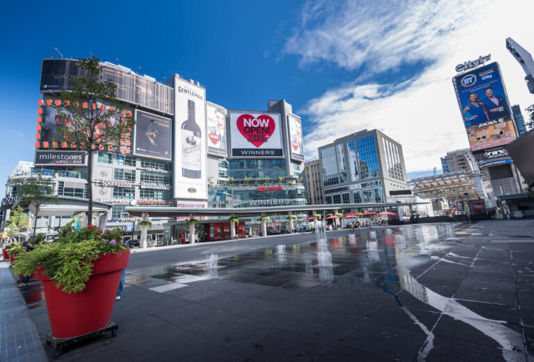 Las ciudades canadienses reinventan sus centros comerciales