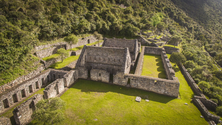 Descubre el yacimiento arqueológico de Choquequirao, Perú