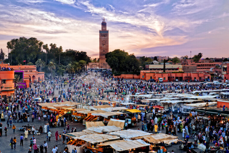 Un paseo por la plaza Yamaa el Fna en Marrakech