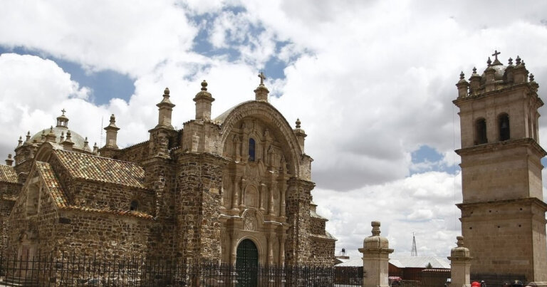 Lampa, la ciudad rosada del Perú a orillas del lago Titicaca