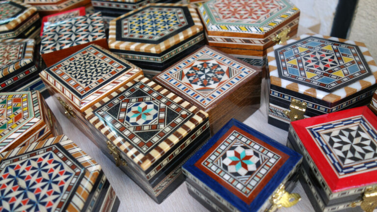 Conoce el arte de la taracea en Granada