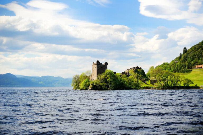 El monstruo del lago Ness en Escocia: historia de una leyenda