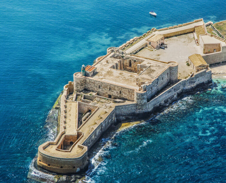 Conoce el castillo de Maniace en la isla de Ortigia