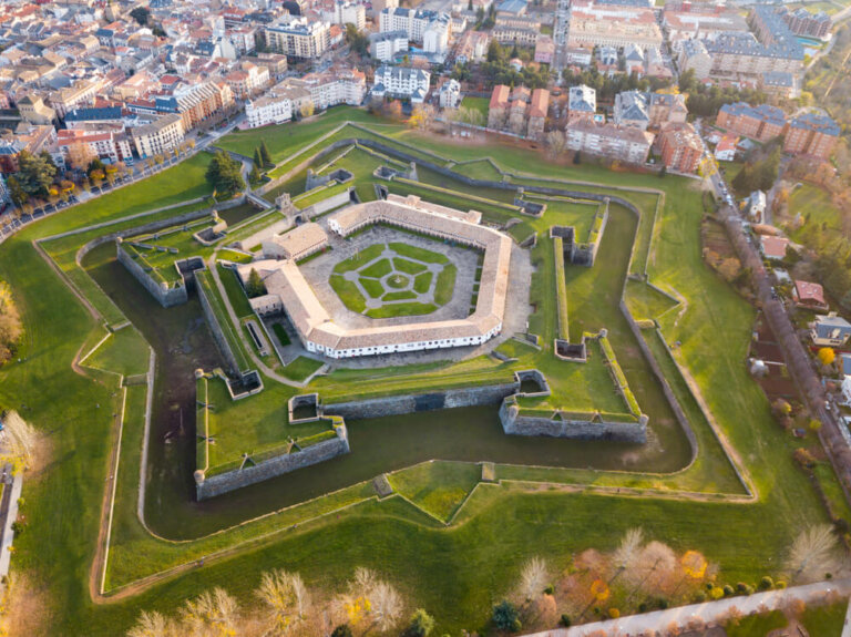Descubre los tesoros de Jaca y sus alrededores