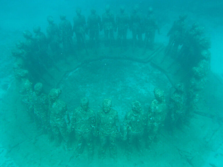 Descubre el parque escultórico submarino de Molinere