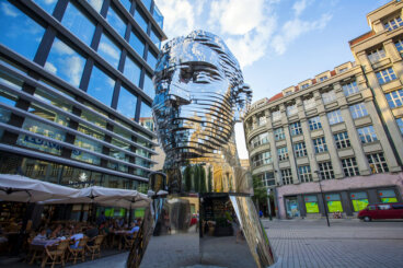 Un paseo por Praga para descubrir la obra de David Černý