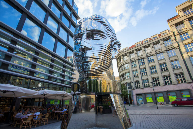 Un paseo por Praga para descubrir la obra de David Černý