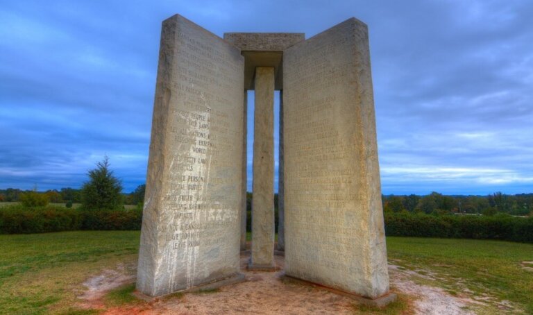 El misterioso monumento de Guidestones en Elberton