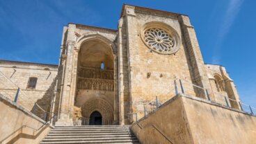 Visitamos la iglesia de Santa María de Villalcázar de Sirga