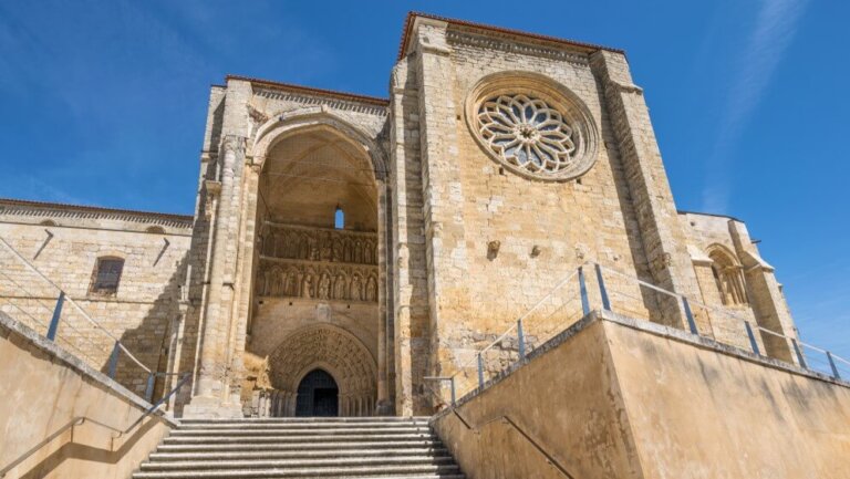 Visitamos la iglesia de Santa María de Villalcázar de Sirga