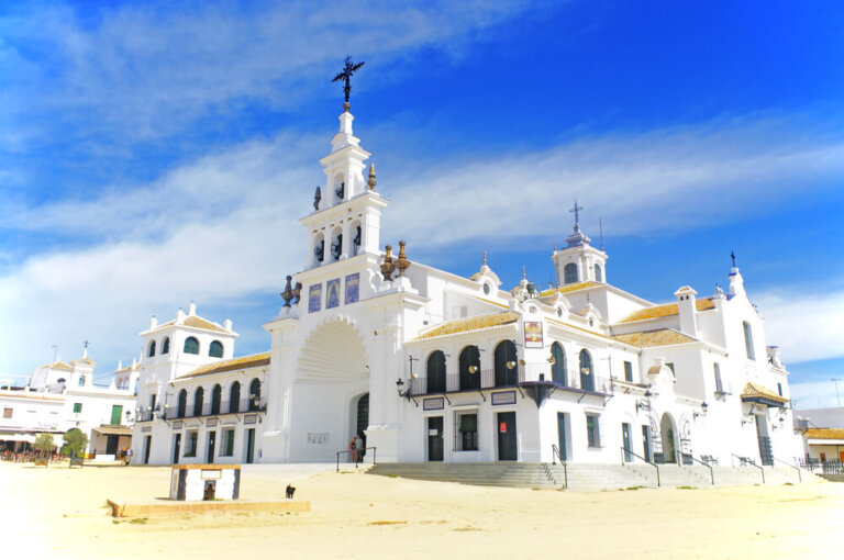 La aldea de El Rocío, un lugar de peregrinación en Huelva