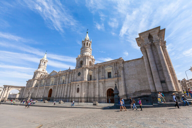 Descubrimos la impresionante catedral de Arequipa