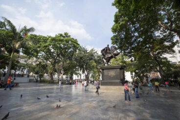 ¿Cuántas plazas de Bolívar hay en el mundo?